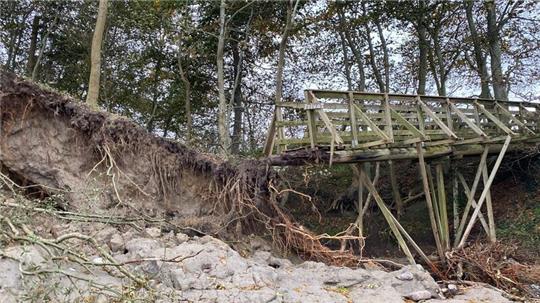 Der einstige Weg zum Strand führt derzeit ins Nirgendwo.