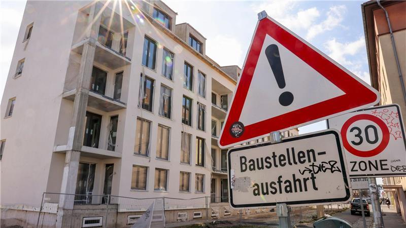 Der erste Anstieg der Baugenehmigungen seit 2021 macht etwas Hoffnung. Allerdings wird nicht jedes Projekt realisiert, weil die Kapazitäten der Baufirmen begrenzt und die Baukosten nach wie vor hoch sind. (Symbolbild)