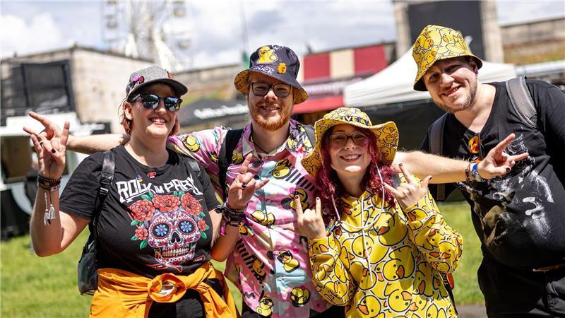Der erste Festivaltag in Nürnberg startete mit Regen. Danach war das Wetter wechselhaft, die Laune der Fans aber gut. 