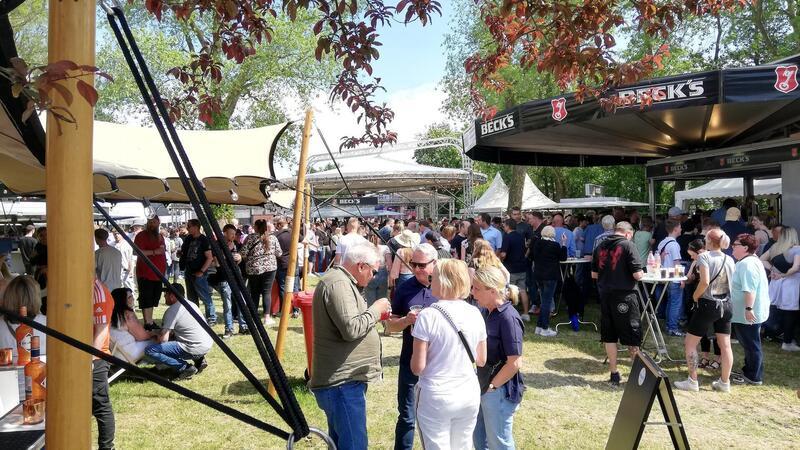 Frühtanz in Steinau: Darüber hat sich das Partyvolk mächtig geärgert Der erste Frühtanz von Janssens Tanzpalast in Lüdingworth punktet mit ausreichend Getränkevorräten, aber auch mit ausreichend Personal hinterm Tresen wie eine Facebook-Nutzerin beschreibt.