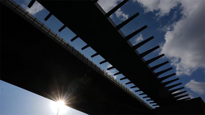 Der erste Teil der neuen Rader Hochbrücke soll Ende des Jahres befahrbar sein.