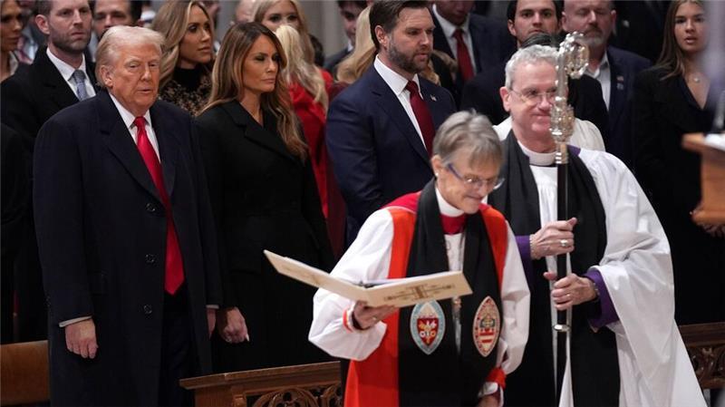 Trump testet Grenzen der Macht aus - erste Klagen Der erste volle Tag im Amt beginnt mit einem Gottesdienst für Trump - und mahnenden Worten der Geistlichen.