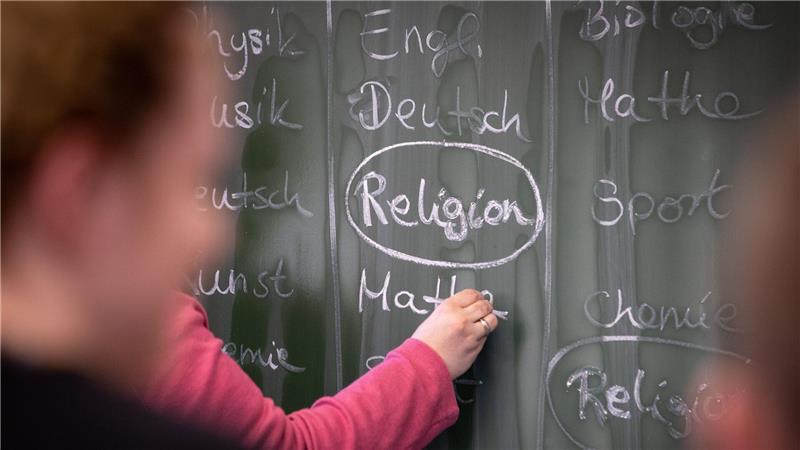Niedersachsen führt neues Schulfach Christliche Religion ein Der evangelische und katholische Religionsunterricht soll im neuen Fach Christliche Religion zusammengefasst werden. (Symbolbild)