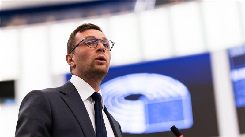 Von der Leyens Kommission übersteht weitere Misstrauensvoten Der französische Politiker Jordan Bardella ist Vorsitzender der rechten PfE-Fraktion im Europaparlament. (Archivbild)