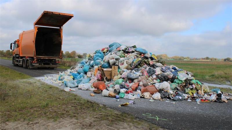 Der frisch eingesammelte Müll in Ahlerstedt hatte sich entzündet.