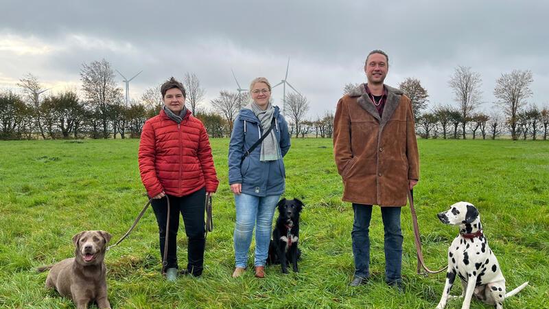 Der frisch gewählte Vorstand des PfotenKommandos: Claudia Kaschewski (Kassenwart), Toni John (2.Vorsitzende), Yannick Mense (1.Vorsitzender, von links.)