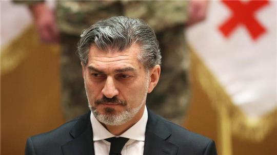 Der frühere Fußballer Michail Kawelaschwili ist neuer Präsident der seit Wochen von proeuropäischen Protesten erschütterten Südkaukasusrepublik Georgien.