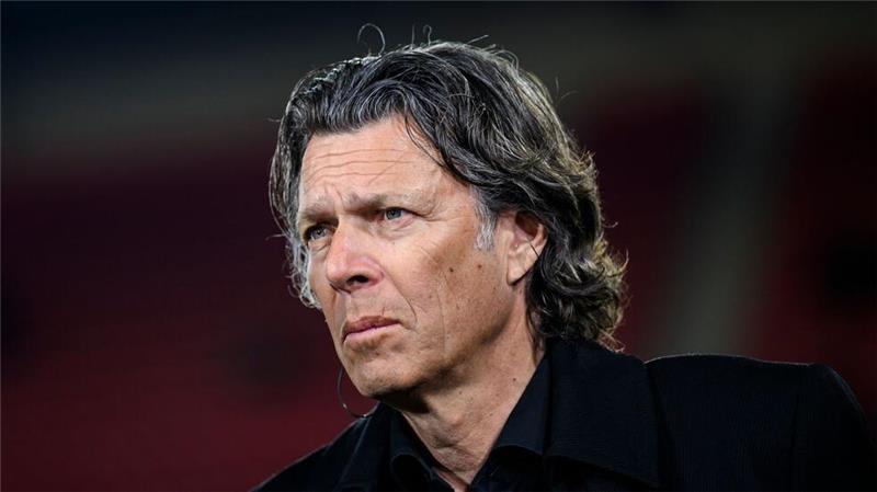 Der frühere Schiedsrichter Urs Meier wirft der UEFA „komische“ Kommunikation vor. 