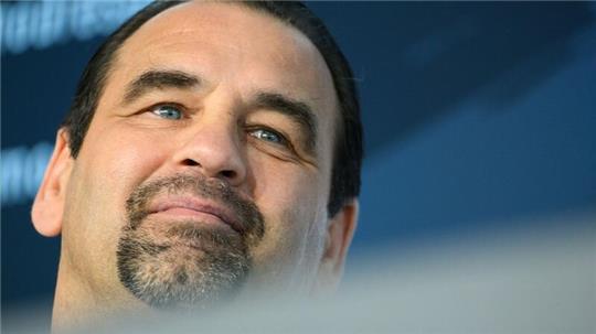 Der frühere Torjäger Ulf Kirsten hofft auf den Titel für seinen Ex-Club Bayer Leverkusen.