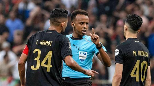 Der für die Fußball-WM vorgesehene Schiedsrichter Omar Artan durfte nicht in die USA einreisen. (Archivbild)