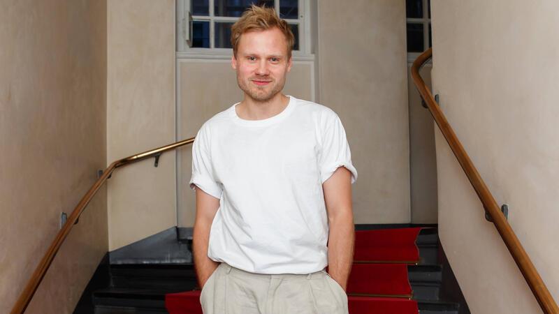 Schauspieler Anton Spieker: „Der Schimmelreiter hat uns in Nordfriesland Tür und Tor geöffnet“ Der gebürtige Berliner Anton Spieker lebt seit zwei Jahren in Hamburg. (IMAGO IMAGES/Eventpress)
