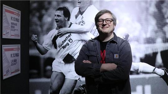 Der gebürtige Cuxhavener Christoph Nagel leitet als Kurator und Vorstandsmitglied das FC St. Pauli-Museum am Millerntor. Foto: Jens-Christian Mangels
