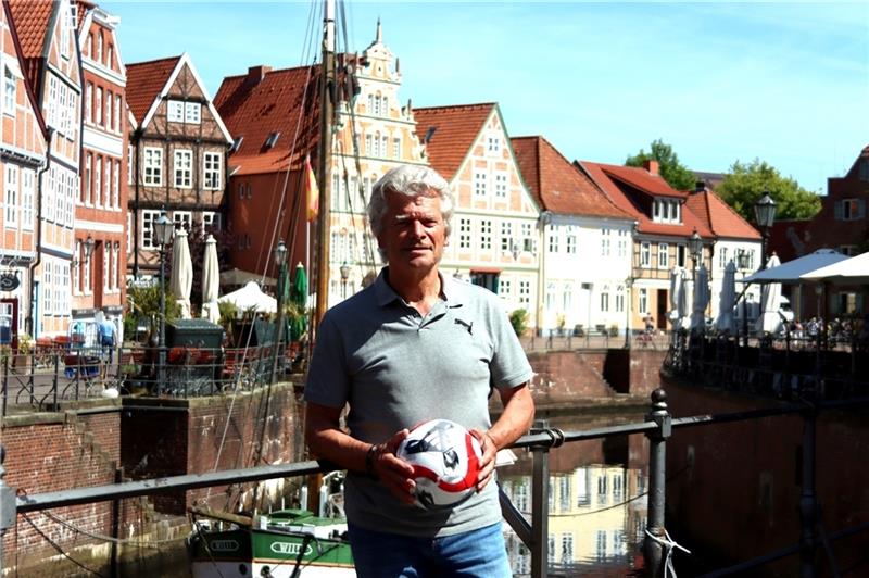 40 Jahre Trainerkarriere: Lutz Bendler prägte Fußball im Kreis wie kein anderer Der gebürtige Magdeburger Lutz Bendler ist in Stade heimisch geworden und hat viel für die Fußballszene im Landkreis getan. Foto: Krause