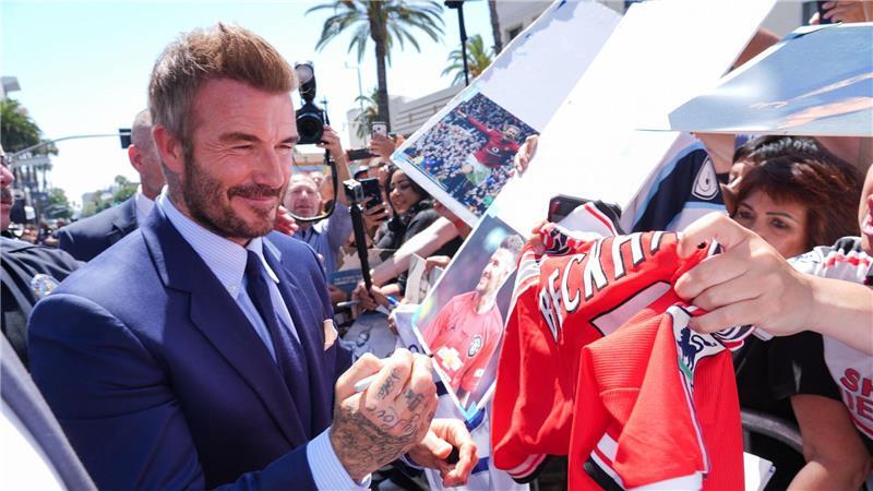 Victoria Beckham sorgt mit Spice-Girls-Spruch für Lacher Der gefeierte Fußballstar gab Autogramme.