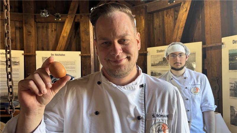 Stader Hansemahl der Brüderschaften: So gelingt das perfekte Spiegelei Der gelernte Koch Sascha Romahn weiß, worauf es beim Eierbraten ankommt.