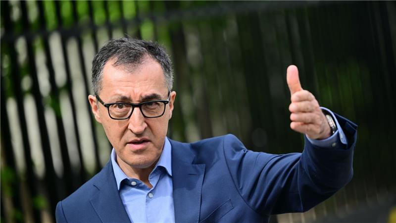 Deutschland frei von Maul- und Klauenseuche – weiter Risiken Der geschäftsführende Bundeslandwirtschaftsminister Cem Özdemir (Grüne) zeigt sich erfreut darüber, dass Deutschland frei von der Maul- und Klauenseuche ist, sieht aber neue Risiken.