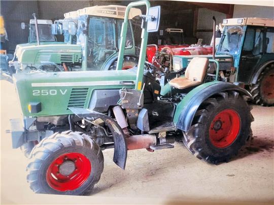 Der gestohlene grüne „Fendt Farmer“ trug das Kennzeichen STD-HR 365. Foto: Polizei