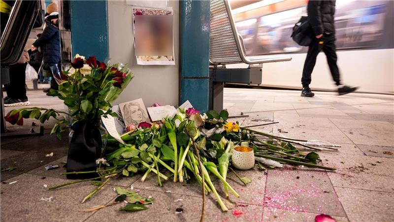 Ein Jahr nach Messertat in Hamburg – Gefahr nicht erkannt Der gewaltsame Tod der 18-Jährigen im U-Bahnhof Wandsbek-Markt löste große Betroffenheit in Hamburg aus. (Archivbild)