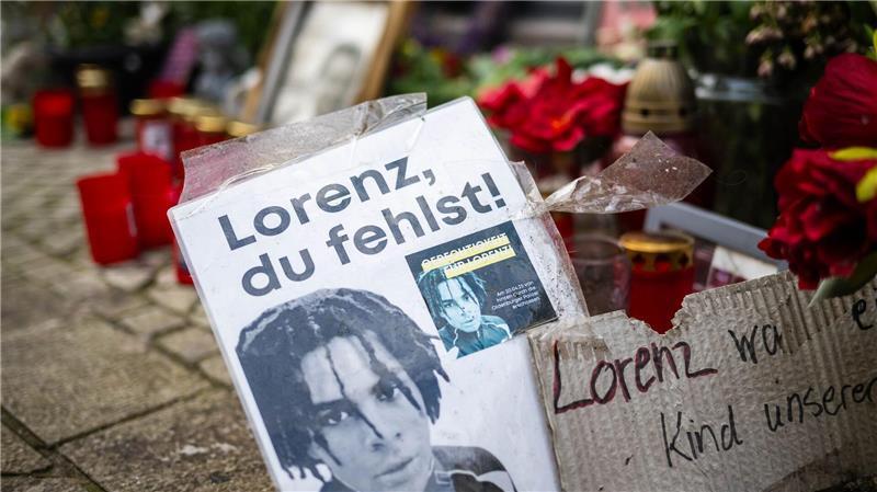 Der gewaltsame Tod des 21-jährigen Lorenz durch Polizeikugeln in der Oldenburger Innenstadt löst viel Trauer aus. (Archivbild)