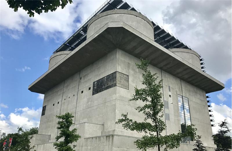 Der graue Koloss in Wilhelmburgs Mitte ist vom Kriegsmonument zum hochmodernen Energiespeicher geworden. Foto: Sonnleitner