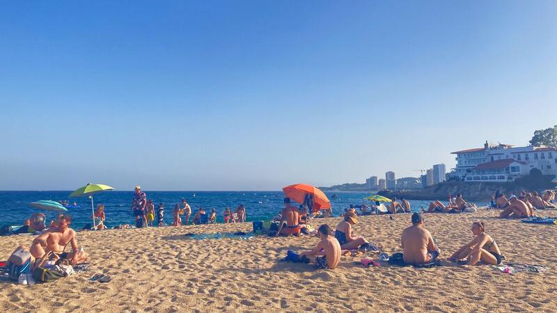 „Der Strand ist weg“ - Spaniens Küsten leiden Der „große Strand“ in Platja d’Aro ist auf den ersten Blick wirklich groß - aber vor 40 oder 50 Jahren war er viel größer.