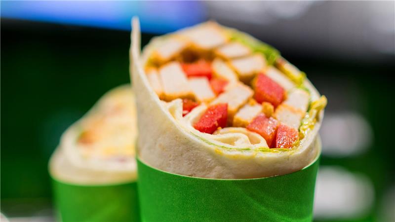 Marktcheck mit Fertig-Wraps: Oft nur Teig mit Soße Der hier ist richtig voll, aber viele der untersuchten Wraps beim Marktcheck der Verbraucherzentralen waren viel Teig mit Soße - und wenig Füllung.