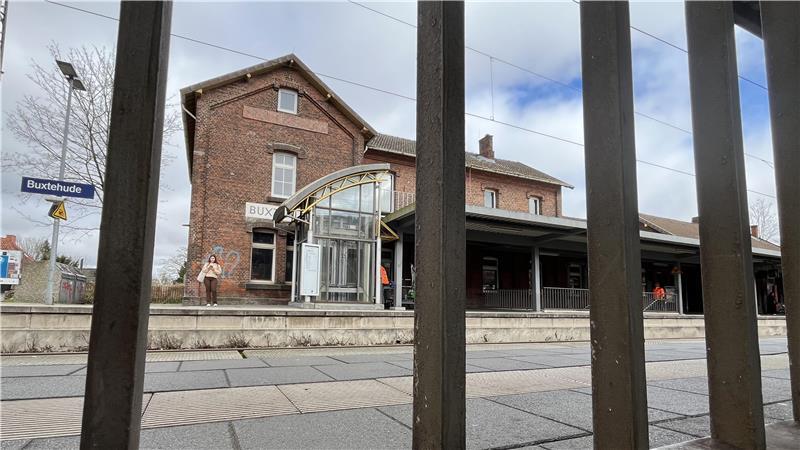 Der historische Buxtehuder Bahnhof wird seit Jahren nicht mehr genutzt und ist stark sanierungsbedürftig. Ein Abriss ist wahrscheinlich.