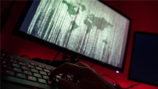 Der im Internet als „White Tiger“ auftretende mutmaßliche Pädokriminelle steht ab Januar vor Gericht. (Symbolbild)