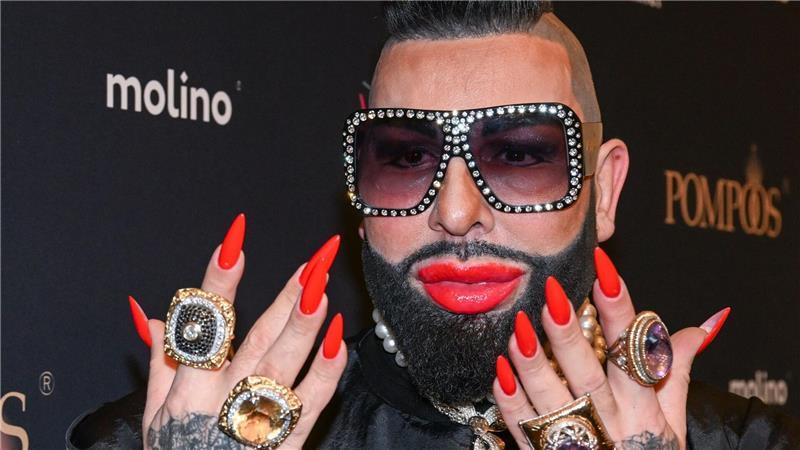 Der im baden-württembergischen Maulbronn geborene Modemacher Glööckler lebte lange in der Pfalz und wohnt heute in Berlin. (Archivbild)