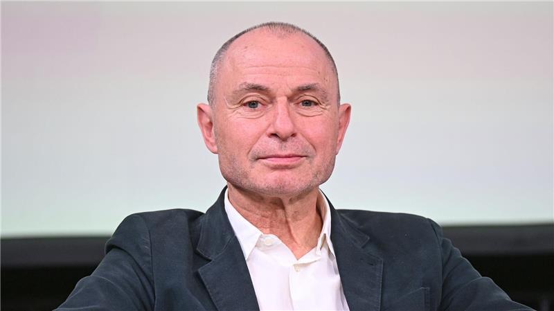 Der in Hamburg lebende Schriftsteller wird mit dem Siegfried Lenz Preis ausgezeichnet. (Archivbild) 