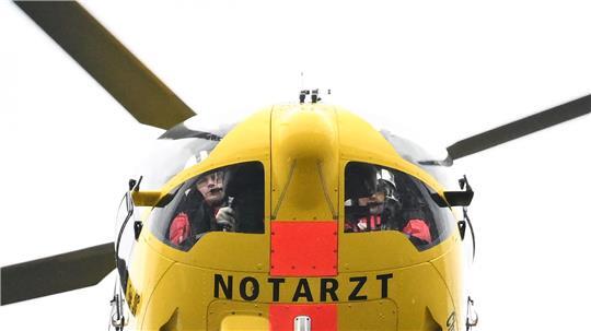 Der in Hamburg stationierte ADAC-Rettungshubschrauber hob im vergangenen Jahr weniger oft ab als 2024. (Archivbild)