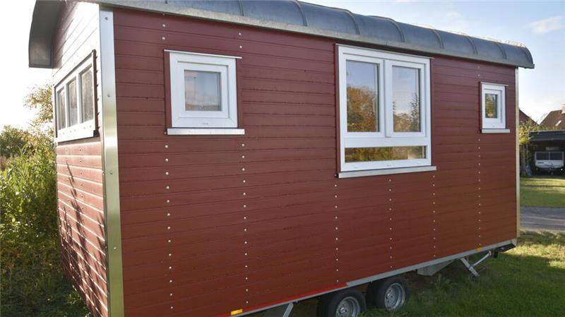 Der in Neuenfelde hergestellte Tiny-House-Wagen besteht aus Vollholz mit einem Zinkdach.