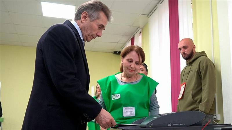 Georgiens Präsidentin nennt Parlamentswahl gefälscht Der in Russland reich gewordene Milliardär Iwanischwili gilt als Georgiens wichtigster politischer Strippenzieher. (Archivbild)