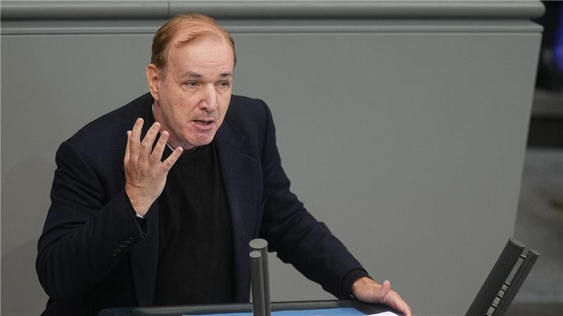 Dobrindt rüstet auf bei innerer Sicherheit - Drohnenabwehr Der innenpolitische Sprecher der AfD-Fraktion, Gottfried Curio, sagte mit Blick auf den russischen Angriffskrieg: „Der Bürger will eine Regierung, die sich kümmert, aber um die Probleme im Land und nicht Milliarden in der Ukraine verbrennt.“