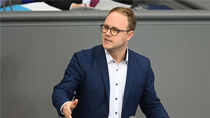 Der innenpolitische Sprecher der Grünen-Fraktion, Marcel Emmerich, hält nichts von den Binnengrenzkontrollen. (Archivfoto)