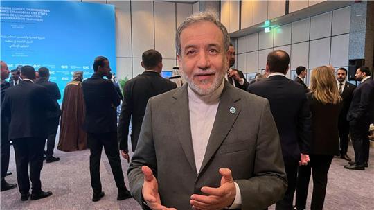 Der iranische Außenminister Abbas Araghtschi nimmt in Istanbul an einem Treffen der Organisation für islamische Zusammenarbeit teil.