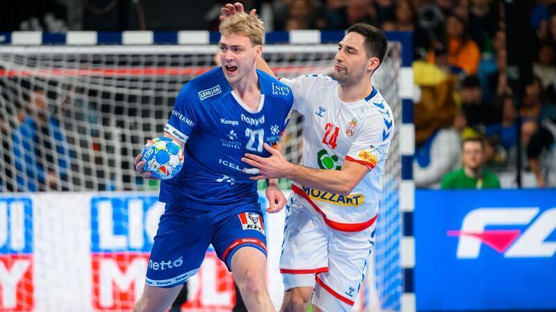 Der isländische Nationalspieler Einar Olafsson (links) wechselt zum HSV Hamburg.