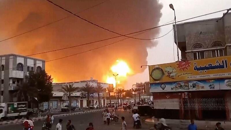 Israel greift Hafenstadt im Jemen an Der israelische Angriff auf einen Hafen im Jemen löste einen Brand aus.