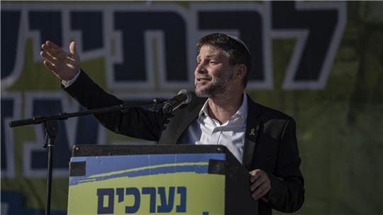 Der israelische Finanzminister Bezalel Smotrich hält eine Rede.