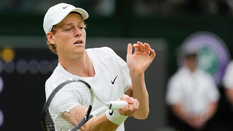 Der italienische Mitfavorit auf den Wimbledon-Titel, Jannik Sinner, verpasst das Halbfinale. 