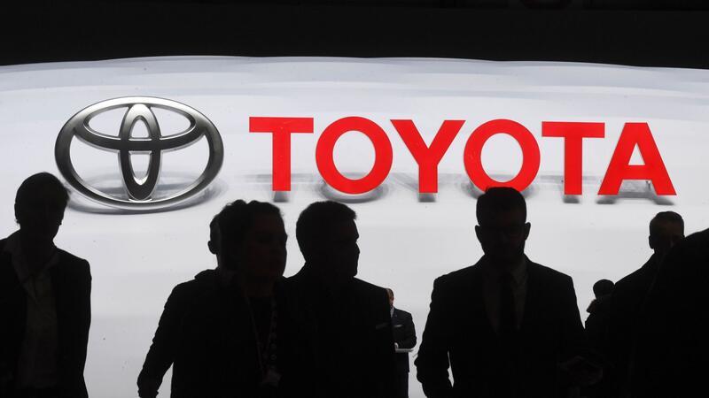 Toyota muss erneut Laufbänder in Japan stoppen Der japanische Autoriese Toyota muss wegen eines Unfalls bei einem Zulieferer erneut Produktionsbänder in Japan stoppen.