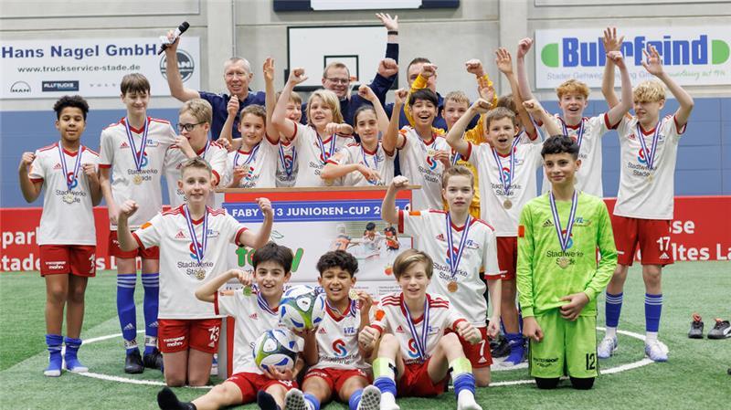 Der jüngere Nachwuchs des VfL Güldenstern Stade krönte sich 2024 zum Sieger beim eigenen Turnier.