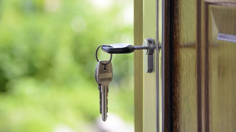 Der knappe Wohnraum vor allem in Städten dürfte viele Menschen verzweifeln lassen. Das öffnet Tür und Tor für Betrüger. (Symbolbild)