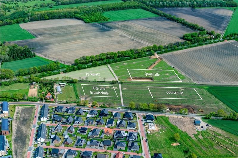 Der künftige Bildungscampus mit Kita, Grundschule und Oberschule unterhalb und der Sporthalle oberhalb der Bahn. Foto: Martin Elsen/Montage: Finnern