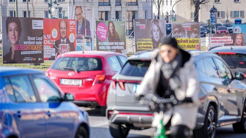 Der kurze Winterwahlkampf war zuletzt geprägt von der Debatte über eine Begrenzung der Migration. (Archivbild)