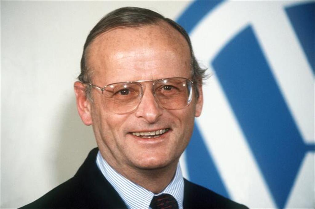Der langjährige Vorstandschef der Volkswagen AG, Carl Hahn, ist am Samstag im Al...