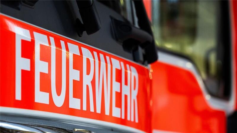 Der lebensgefährlich verletzte Mann musste von der Feuerwehr befreit werden. (Symbolbild)