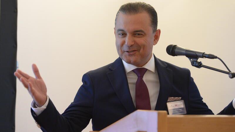 Der lettische Gesundheitsminister Hosams Abu Meri.