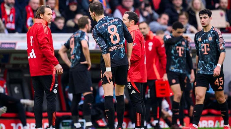 Der linke Oberschenkel zwickt: Für Leon Goretzka war schon vor der Pause Schluss.