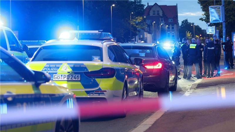 Der mutmaßliche Schütze, der in Göttingen auf einen Polizisten geschossen haben soll, hat sich der Polizei gestellt.